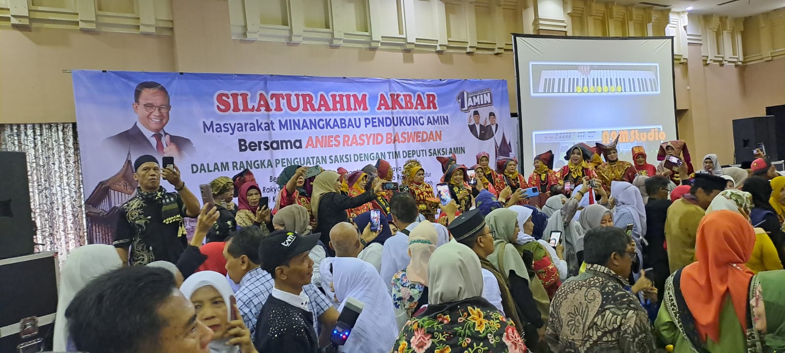 Acara Silaturahmi Akbar Masyarakat Mendukung Minang Bersama Anies Rasyid Baswedan di NAM Center, Jakarta, Minggu (21/1/2024).