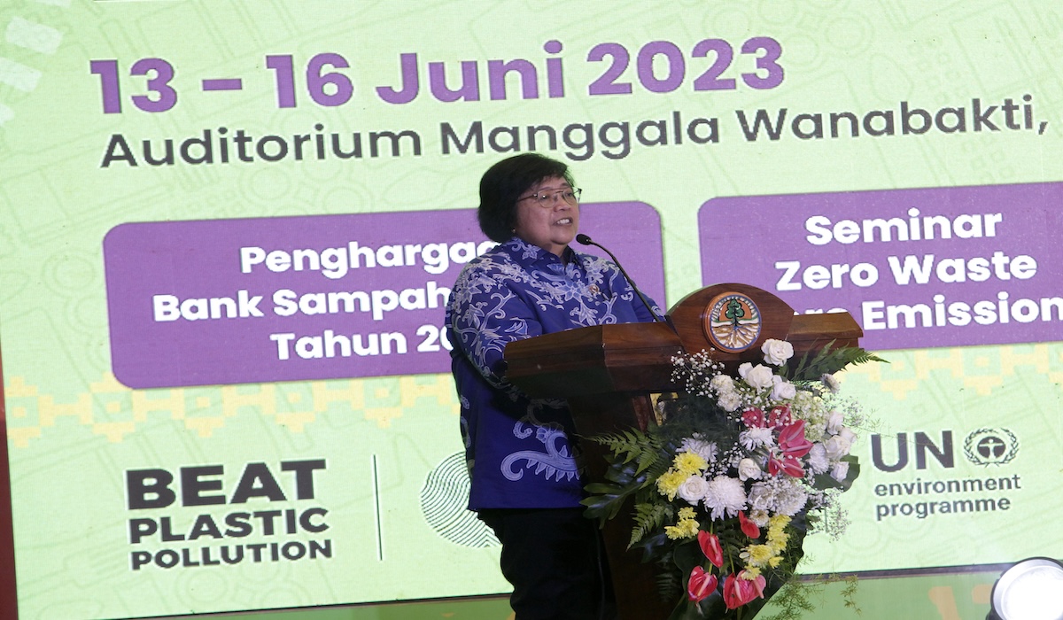 Menteri Lingkungan Hidup dan Kehutanan Siti Nurbaya