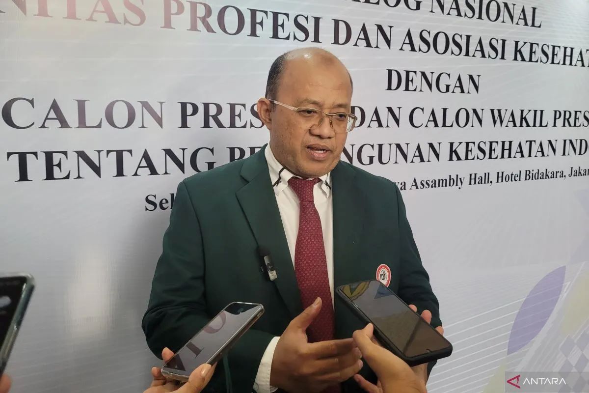 Koordinator KOMPAK yang juga Ketua Umum PB IDI, Moh Adib Khumaidi