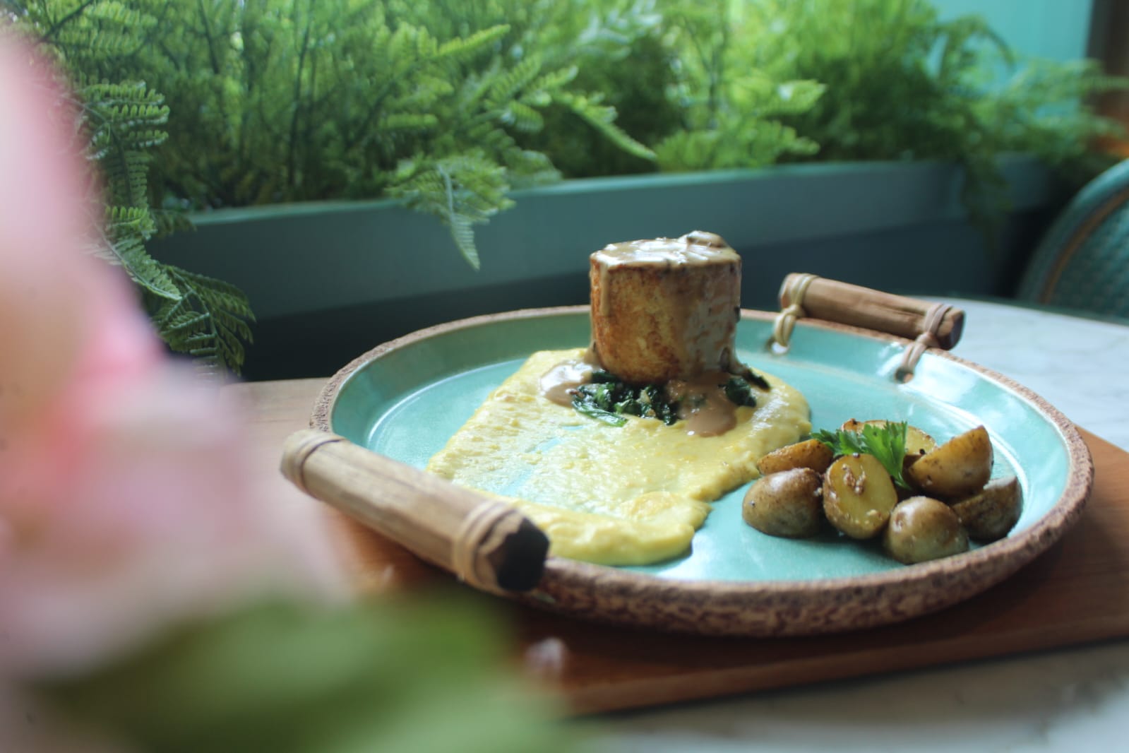 Cita rasa Indonesia dan barat bersatu dalam Chicken Ballotine di Monsieur Spoon.