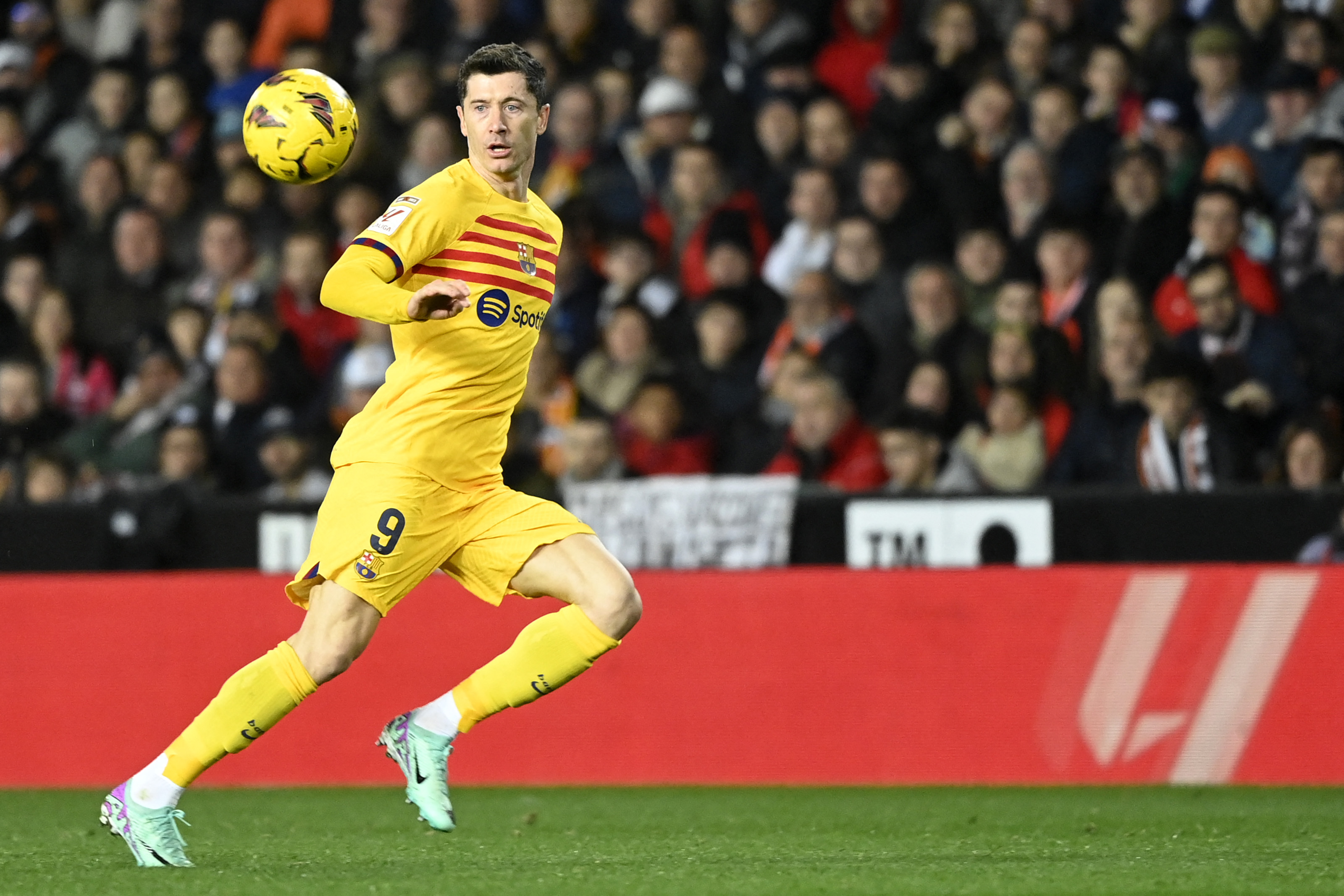 Pemain barcelona Robert Lewandowski.