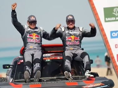 Pereli legendaris Carlos Sainz sukses menjadi juara Dakar Rally 2024
