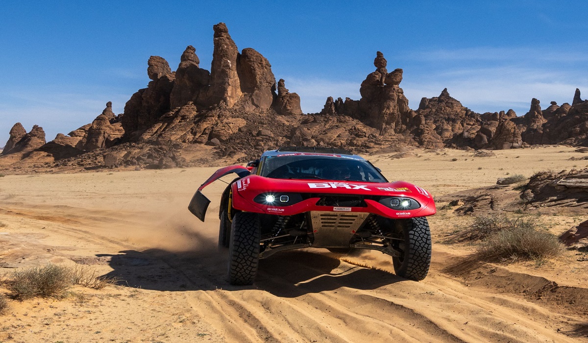 Aksi pembalap Prodrive Sebastian Loeb di etape sembilan Reli Dakar