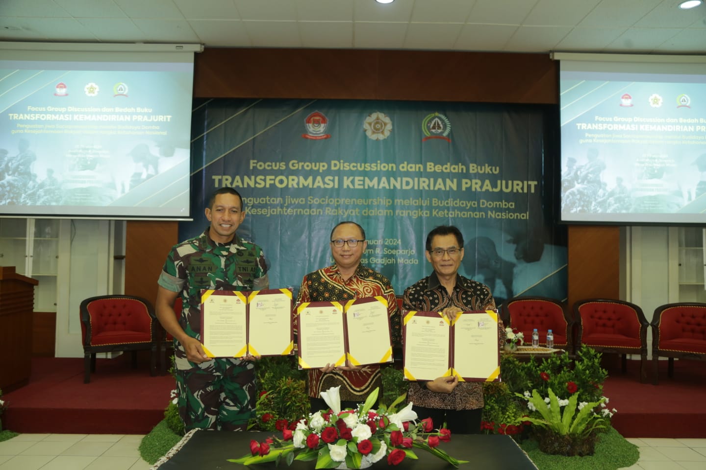 Kepala Kelompok Staf Ahli Pusat Teritotial Angkatan Darat (Kapoksahli Pusterad) Brigjen Anan Nurakhman (kiri)