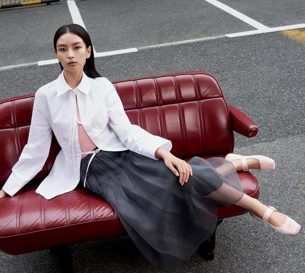  Charles & Keith mempersembahkan sebuah tribute untuk Tahun Naga lewat kampanye bertema Brocade Dreams.