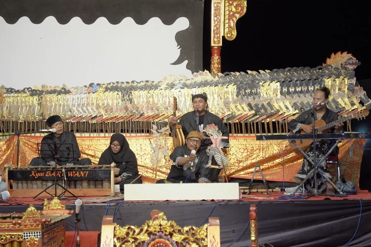 SIG Kembangkan Wayang Jazz Baruwani Dari Manfaatkan Sampah