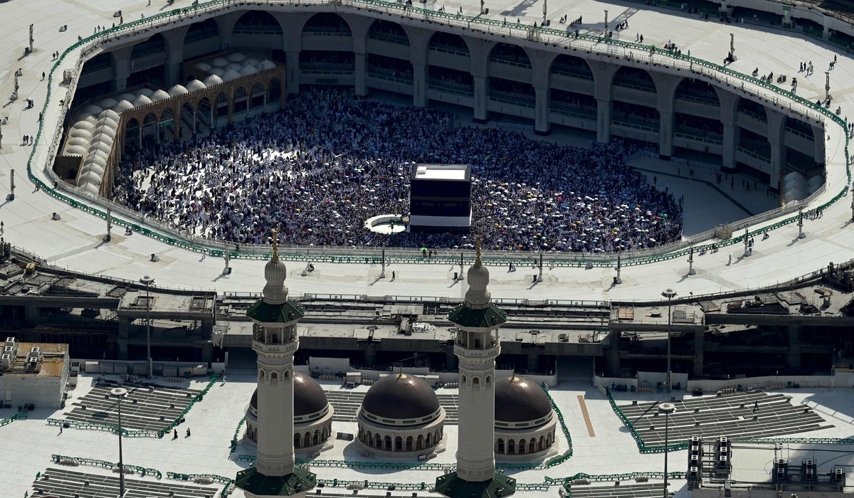 Lautan jemaah haji mengelilingi Ka'bah, di Mekah, Arab Saudi.jpg