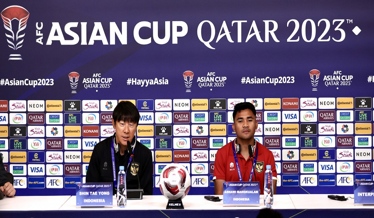 Pelatih Timnas Indonesia Shin Tae-Yong dan Kapten Timnas Asnawi Mangkualam Bahar di Konferensi Pers jelang laga Perdana di Piala Asia 2023