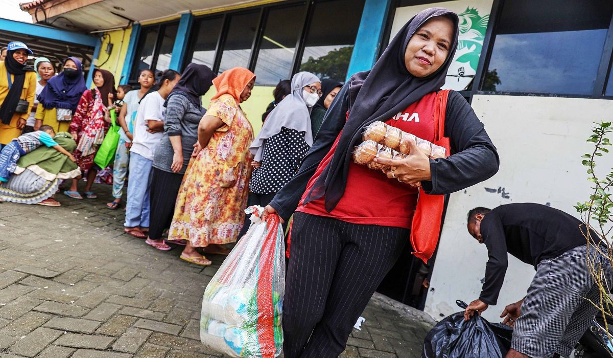 Pasar Murah Sembako NasDem Diserbu Warga