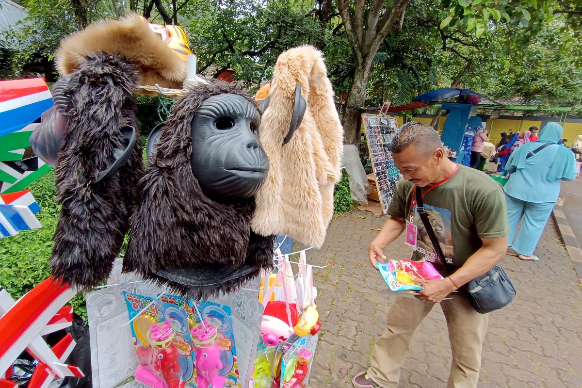 Pemprov DKI Diminta Kaji Ulang Penataan Pedagang di Ragunan