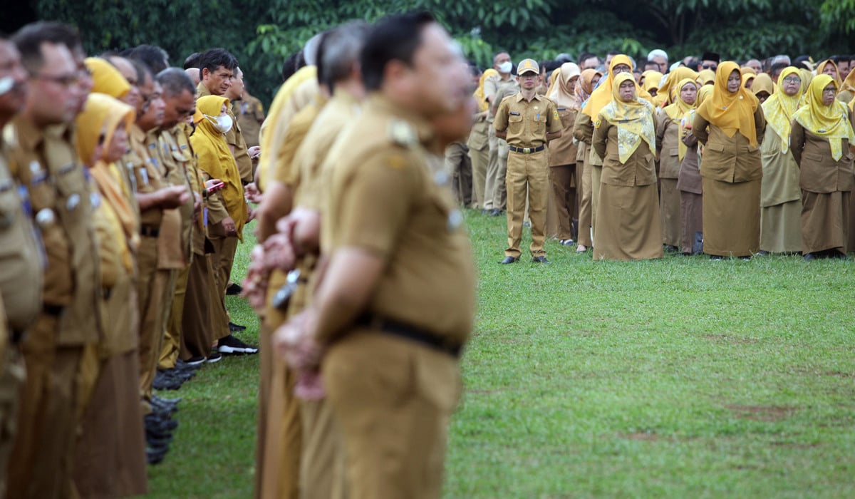 Sejumlah ASN tengah apel di Lapangan Tegar Beriman, Cibinong, Kabupaten Bogor, Jawa Barat, 1 Januari 2024.