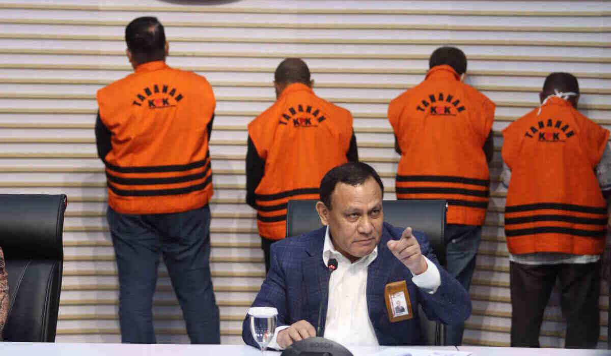 Ketua KPK Firli Bahuri di konferensi pers terkait penetapan dan penahanan tersangka Pj Bupati Sorong Yan Piet Mosso.