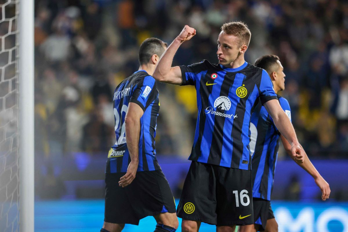 Pemain Inter Milan Davide Frattesi berselebrasi usai timnya menang atas Lazio.