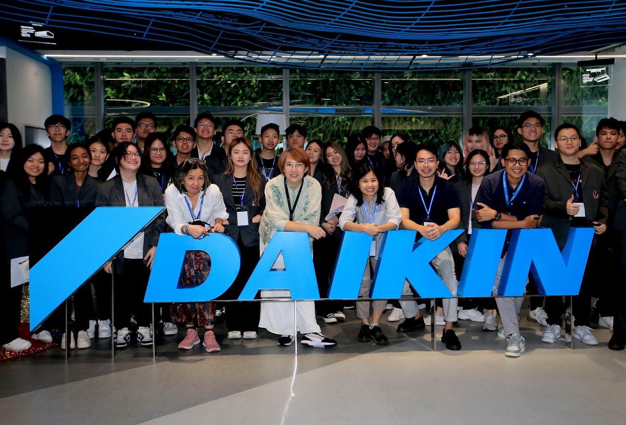 Mahasiswa UPH mengunjungi kantor DAIKIN dalam rangka Company Visit untuk institusi pendidikan. 