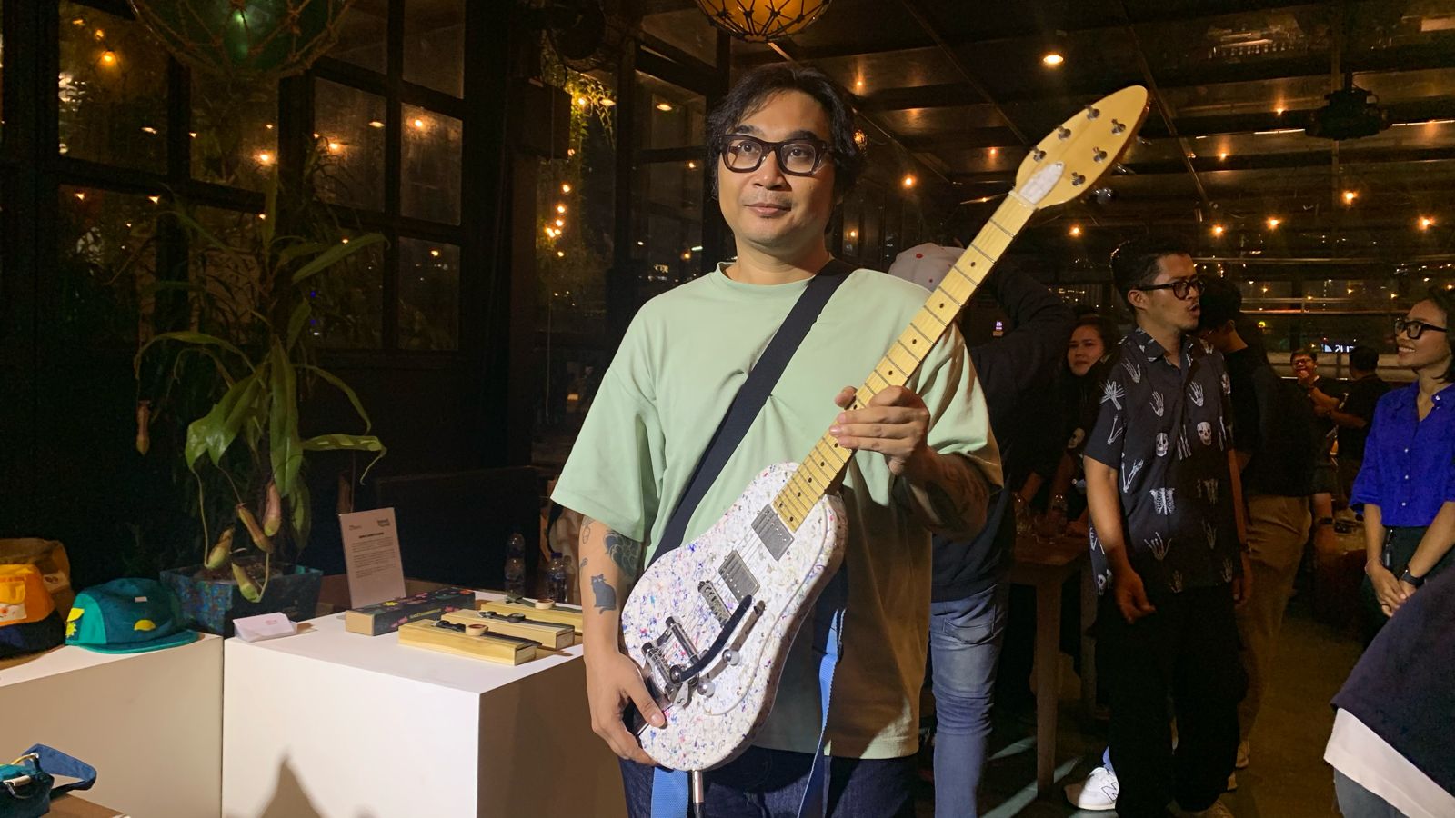 Solois folk pop Adhitia Sofyan akan menjadi salah satu penampil dalam pertunjukan musik Sunset di Kebun 2024. Ia