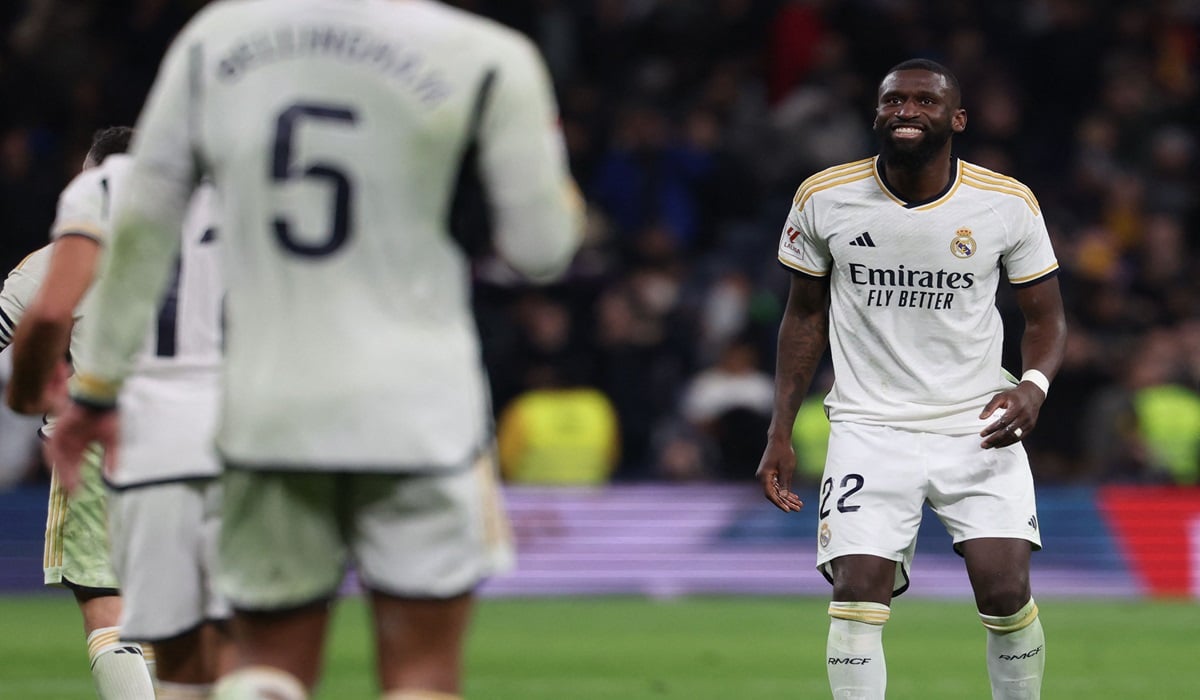 Bek Real Madrid Antonio Rudiger bereaksi di akhir laga La Liga melawan Mallorca