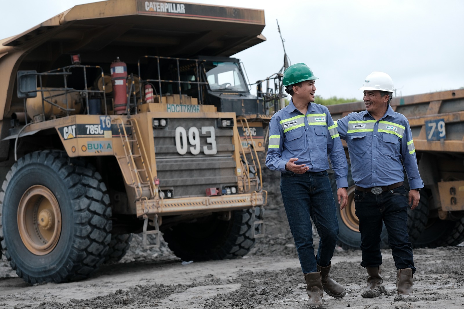 Karyawan BUMA sedang beraktivitas di salah satu situs operasional BUMA di Kalimantan. 