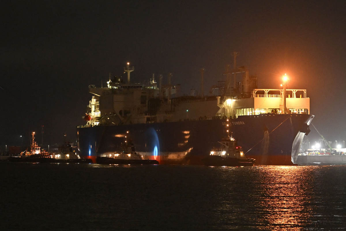 Penurunan Volume Lalu Lintas di Terusan Suez Capai 42 Persen Akibat Serangan Houthi