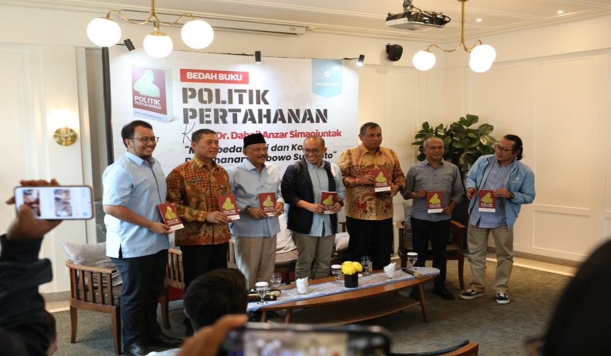 Bedah buku Politik Pertahanan yang ditulis Staf Khusus Menteri Pertahanan Dahnil Anzar Simanjuntak.