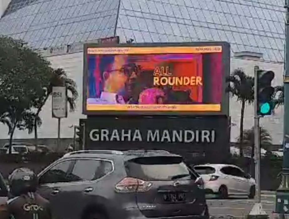 Videotron yang menampilkan capres Anies Baswedan