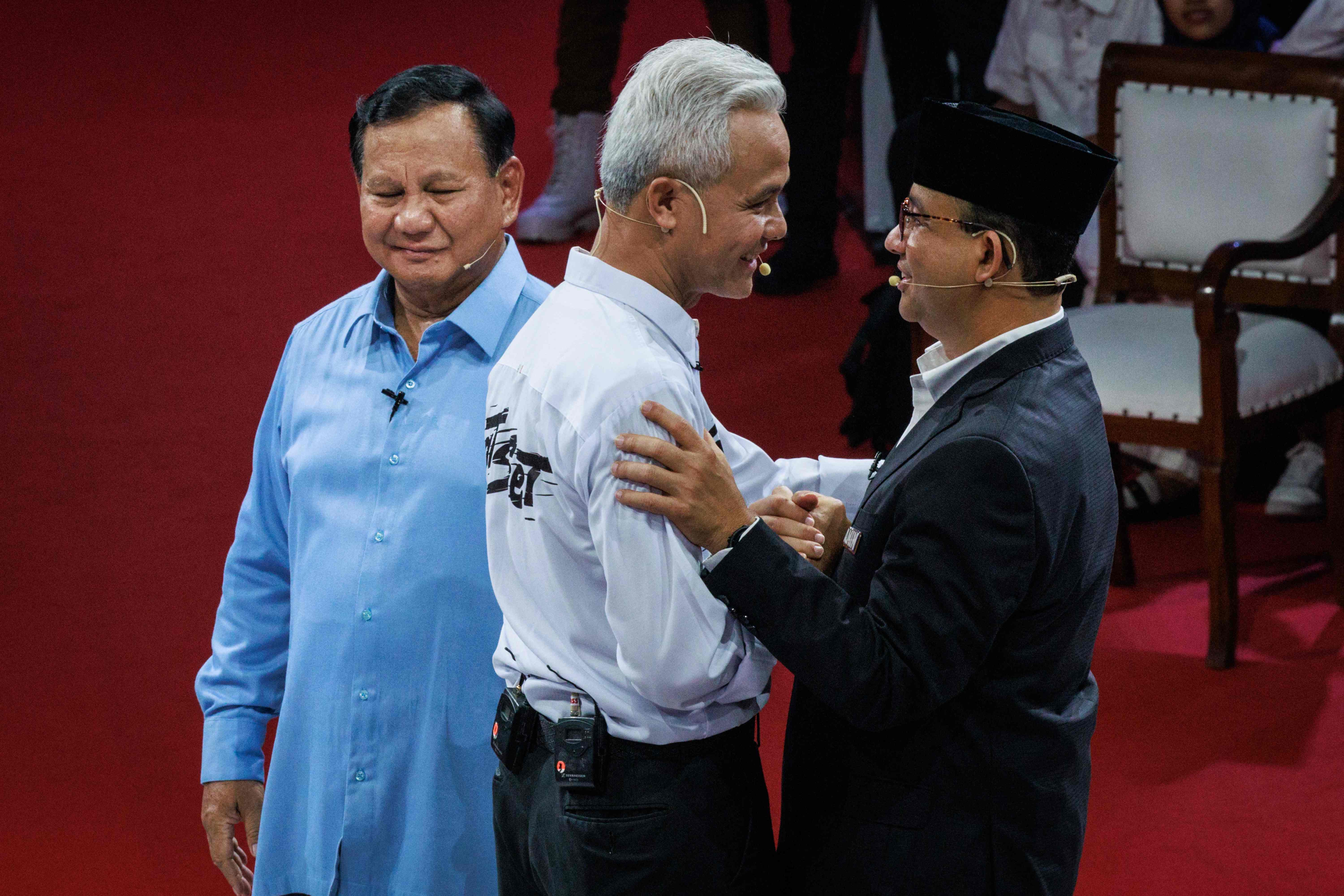 Anies Baswedan (kanan), Ganjar Pranowo (tengah), dan Prabowo Subianto.
