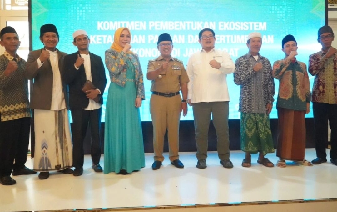 Bupati Cianjur Herman Suherman bersama  Tim Pengendali Inflasi Daerah (TPID) dan Tim Percepatan Perluasan Digitalisasi Daerah (TP2DD).
