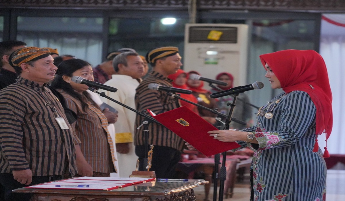 Bupati Klaten melantik pejabat di lingkungan Pemkab Klaten