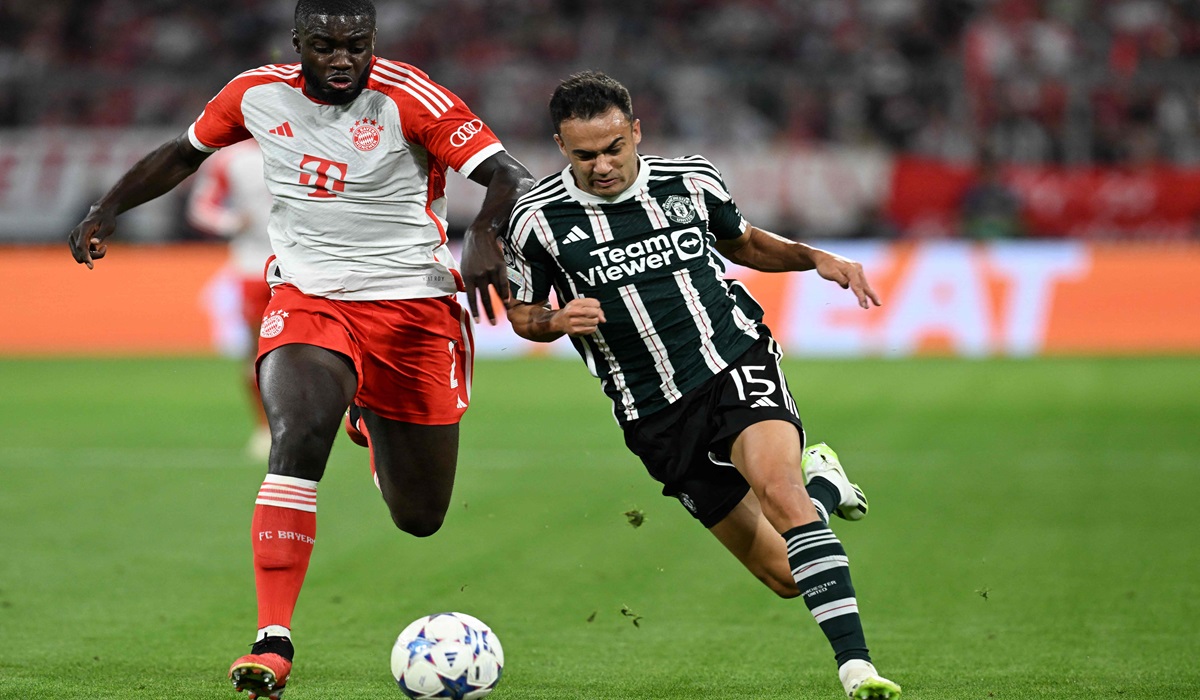 Bek Manchester United Sergio Reguilon (kanan)