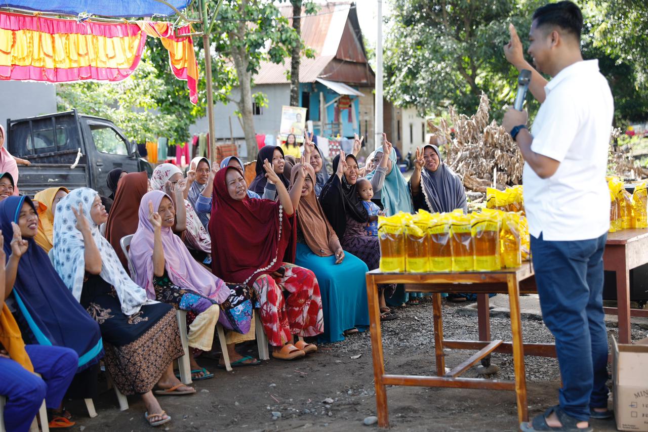 Program satu Keluarga Miskin, satu Sarjana memastikan setiap keluarga miskin menyekolahkan minimal satu orang anaknya