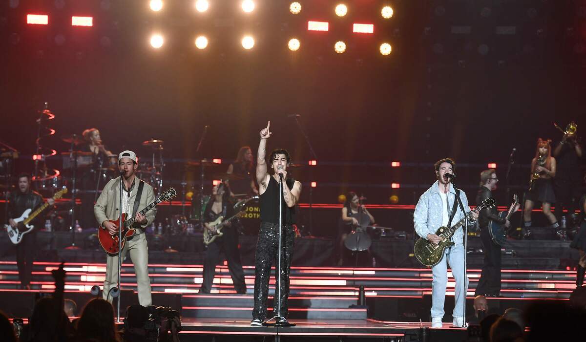 Grup musik Jonas Brothers saat konser di Nevada, AS.
