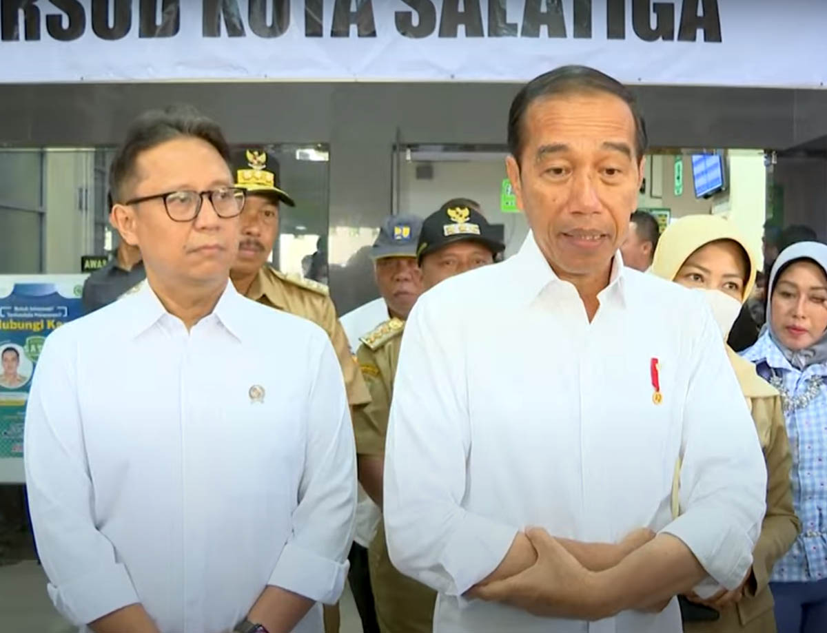 Presiden mengatakan pelayanan untuk pasien di rumah sakit perlu dipercepat sehingga tidak terlalu panjang antrean pasiennya.