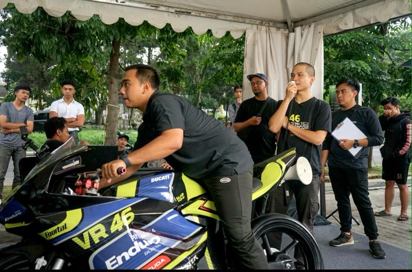 Lomba simulator Moto-GP untuk memperebutkan tiket gratis nonton Moto-GP Mandalika. 