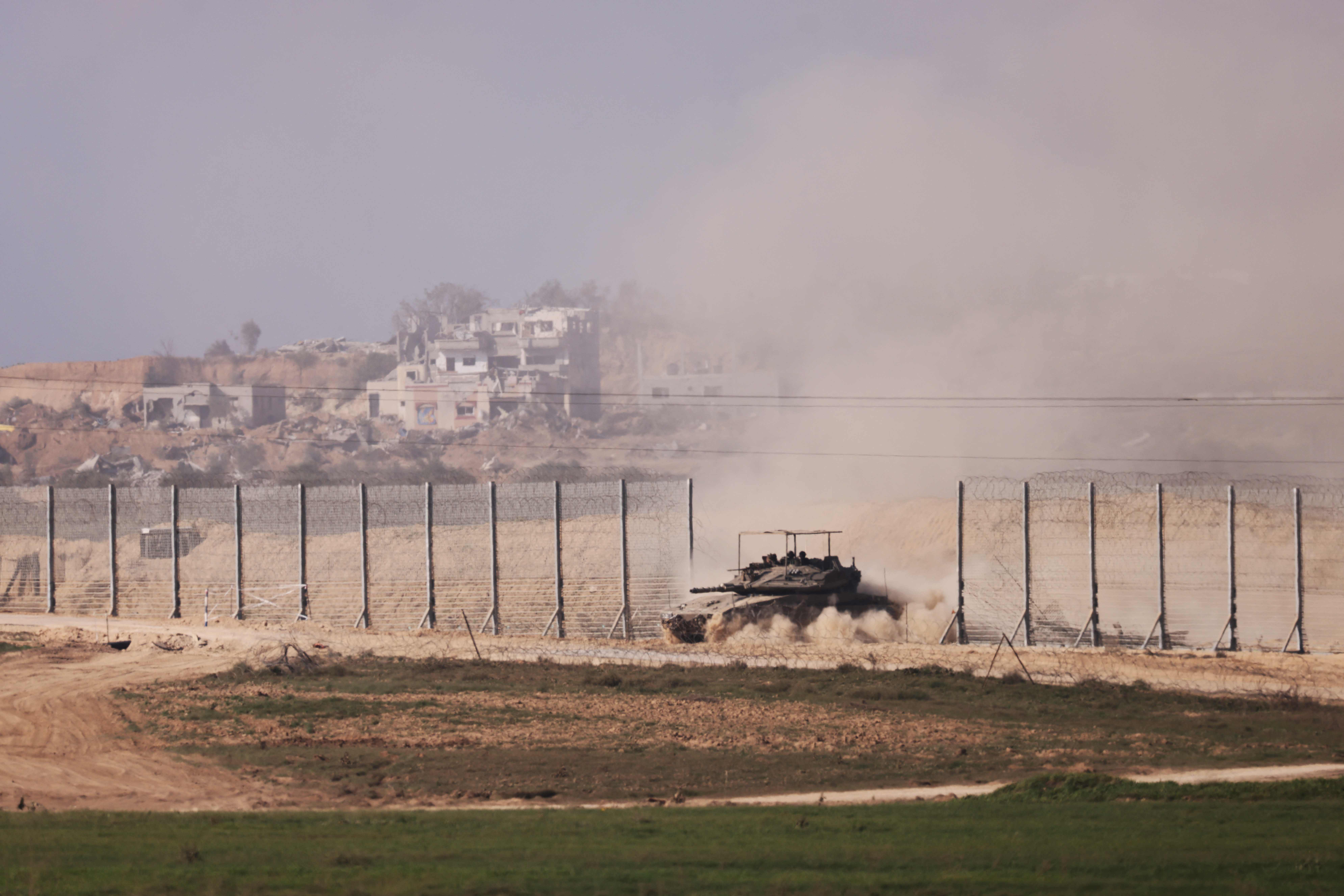 Pasukan Israel Mundur dari Gaza Ikuti Kapal Induk AS