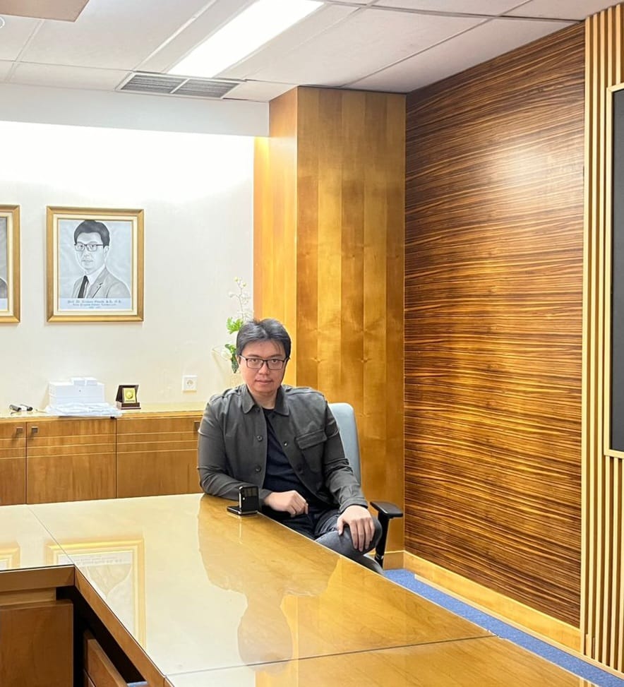 Pakar Hukum Bisnis dan Perdagangan Internasional, Prof, Dr Ariawan Gunadi 