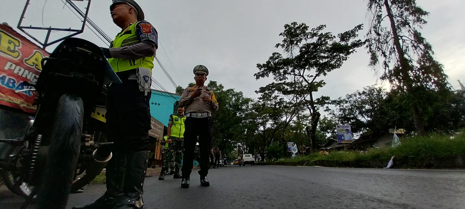 Polres Tasikmalaya Kota dan sejumlah anggota TNI melakukan razia knalpot bising