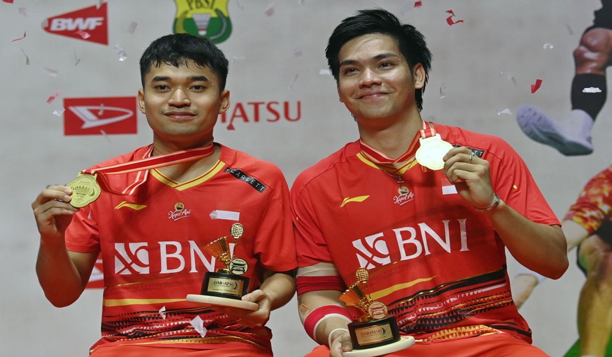 Leo Rolly Carnando (kiri) and Daniel Marthin, ganda putra RI juarai Indonesia Masters 2024