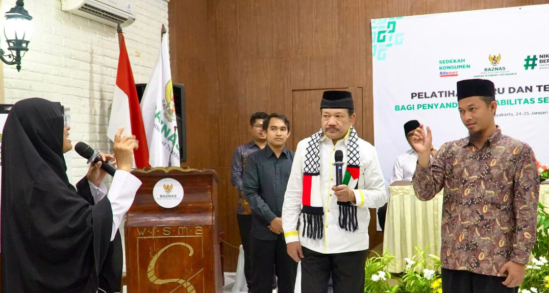 Ketua Baznas RI KH Noor Achmad (tengah)