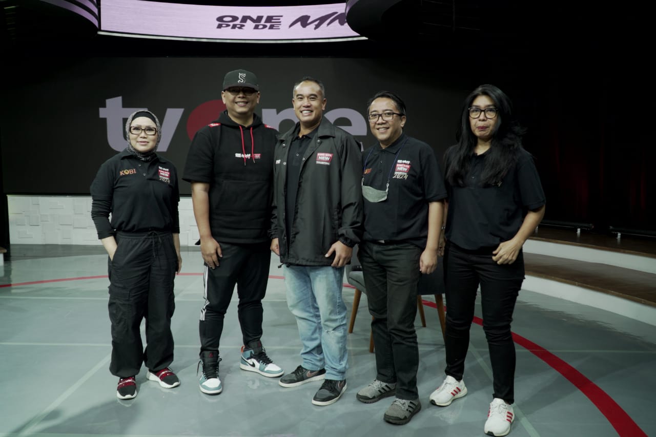 Sesi foto di sela konferensi pers One Pride MMA King Size New Champion di Jakarta, Rabu (31/1).