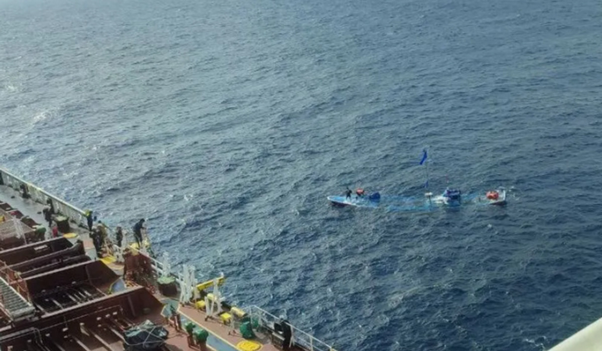 Tiga nelayan Aceh yang dievakuasi setelah terombang-ambing 14 hari di Samudera Hindia.