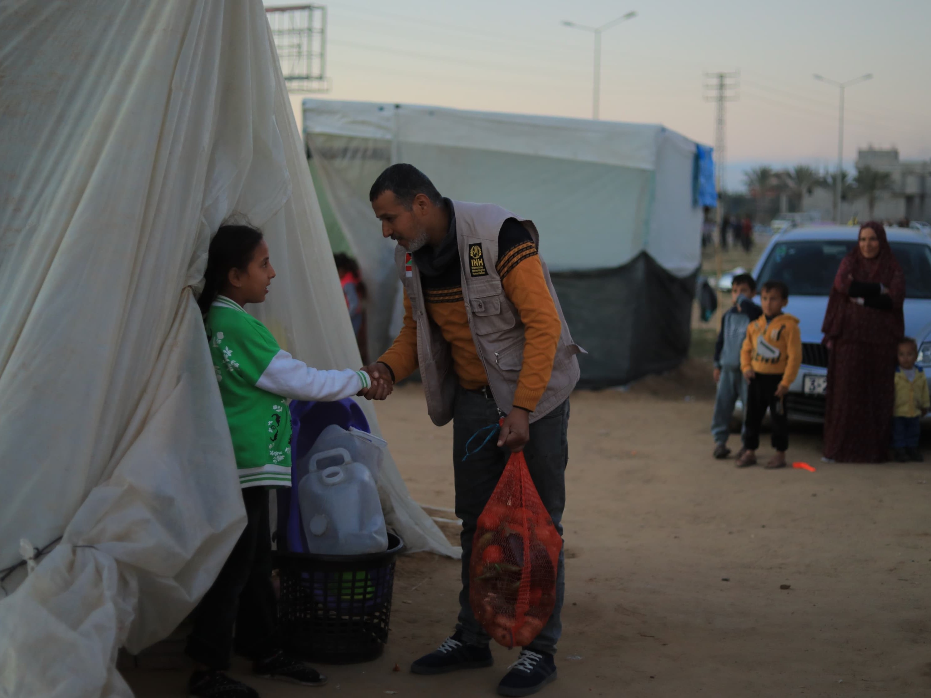 INH berhasil mendistribusiakan paket bantuan kemanusiaan hingga ke titik-titik krusial seperti kamp pengungsian yang ada di Jalur Gaza.