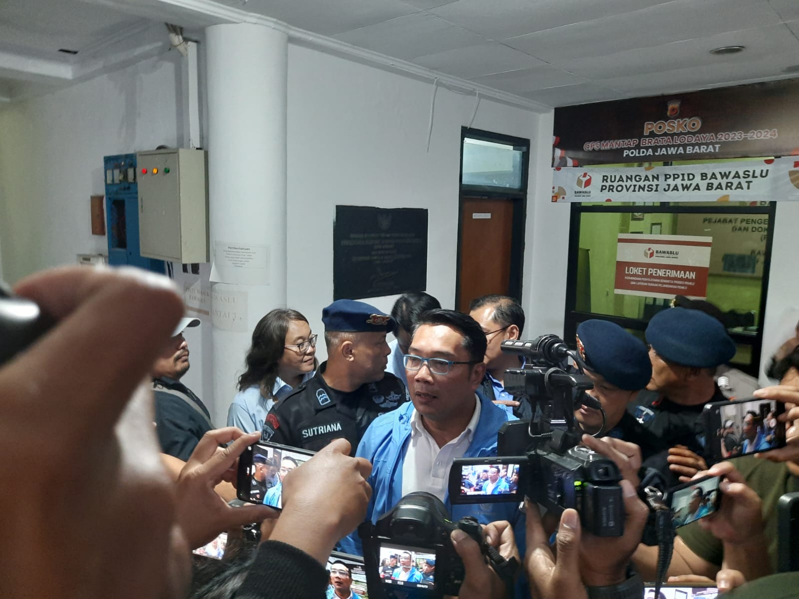 Ridwan Kamil seusai pemeriksaan dirinya dalam kasus dugaan pelanggaran kampanye di Bawaslu Jawa Barat