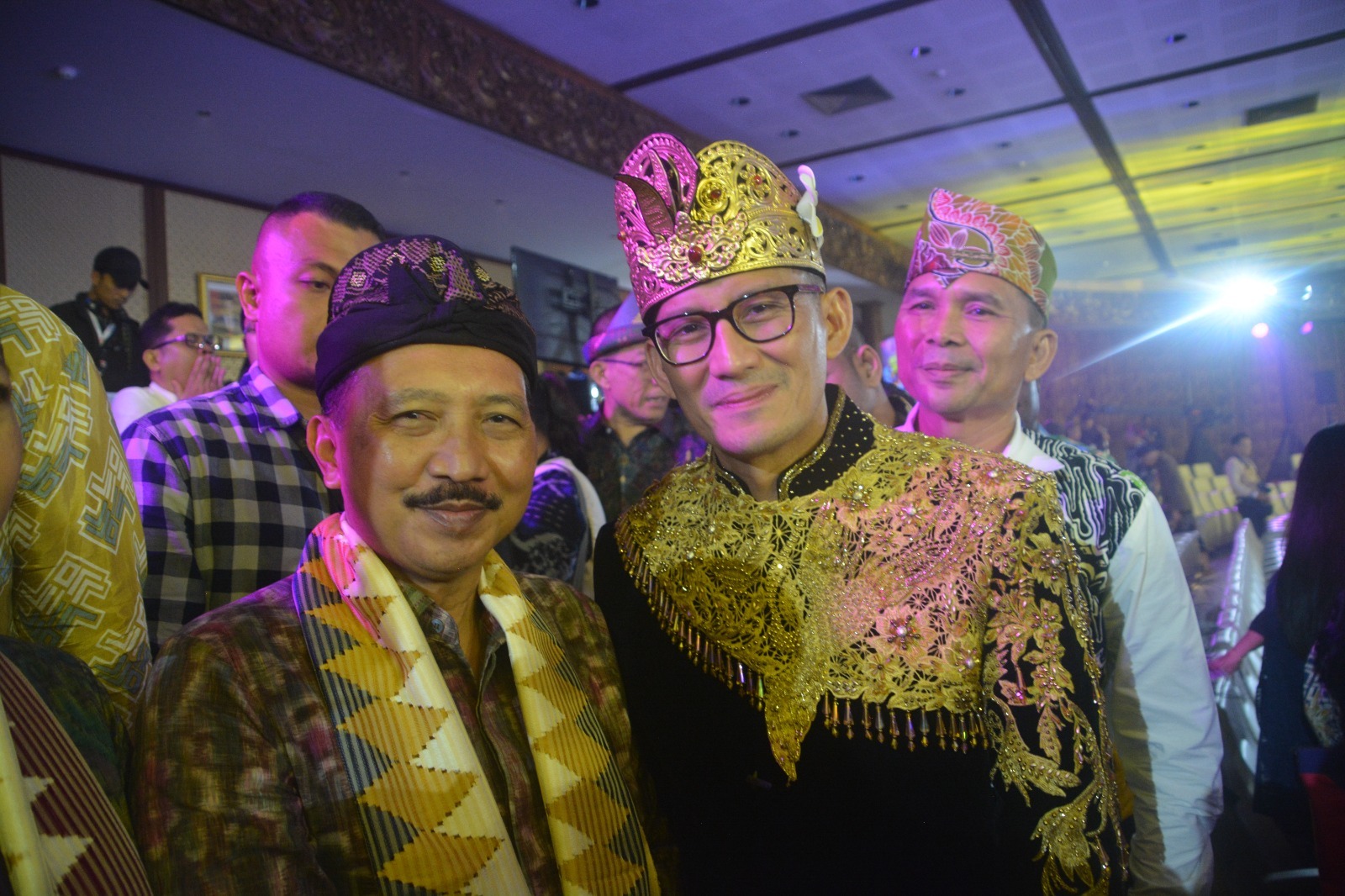 PJ Bupati Klungkung, I Nyoman Jendrika (kiri) dan saat menghadiri undangan launching KEN oleh Menparaekraf, Sandiaga Uno.