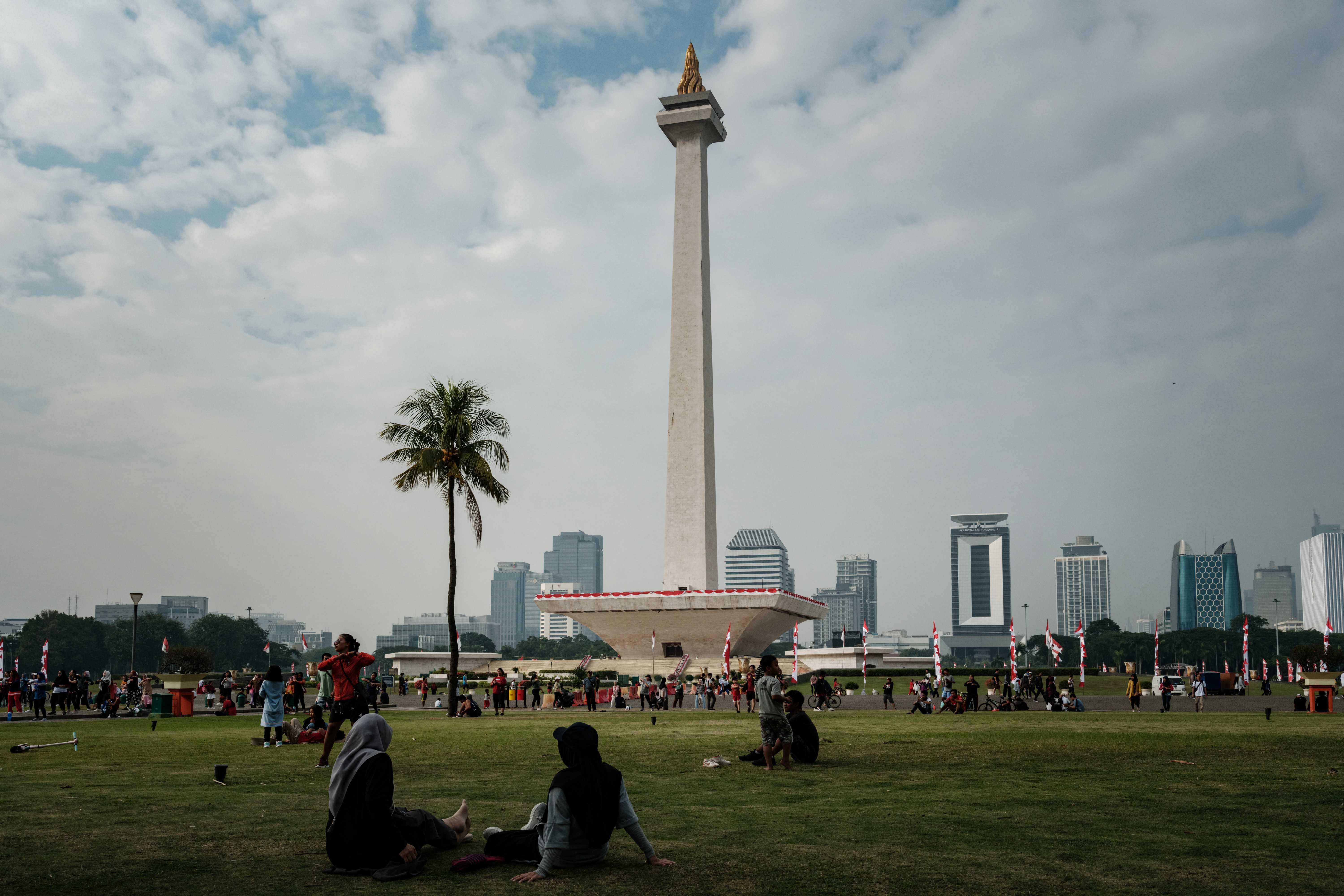 Monumen nasional (Monas).