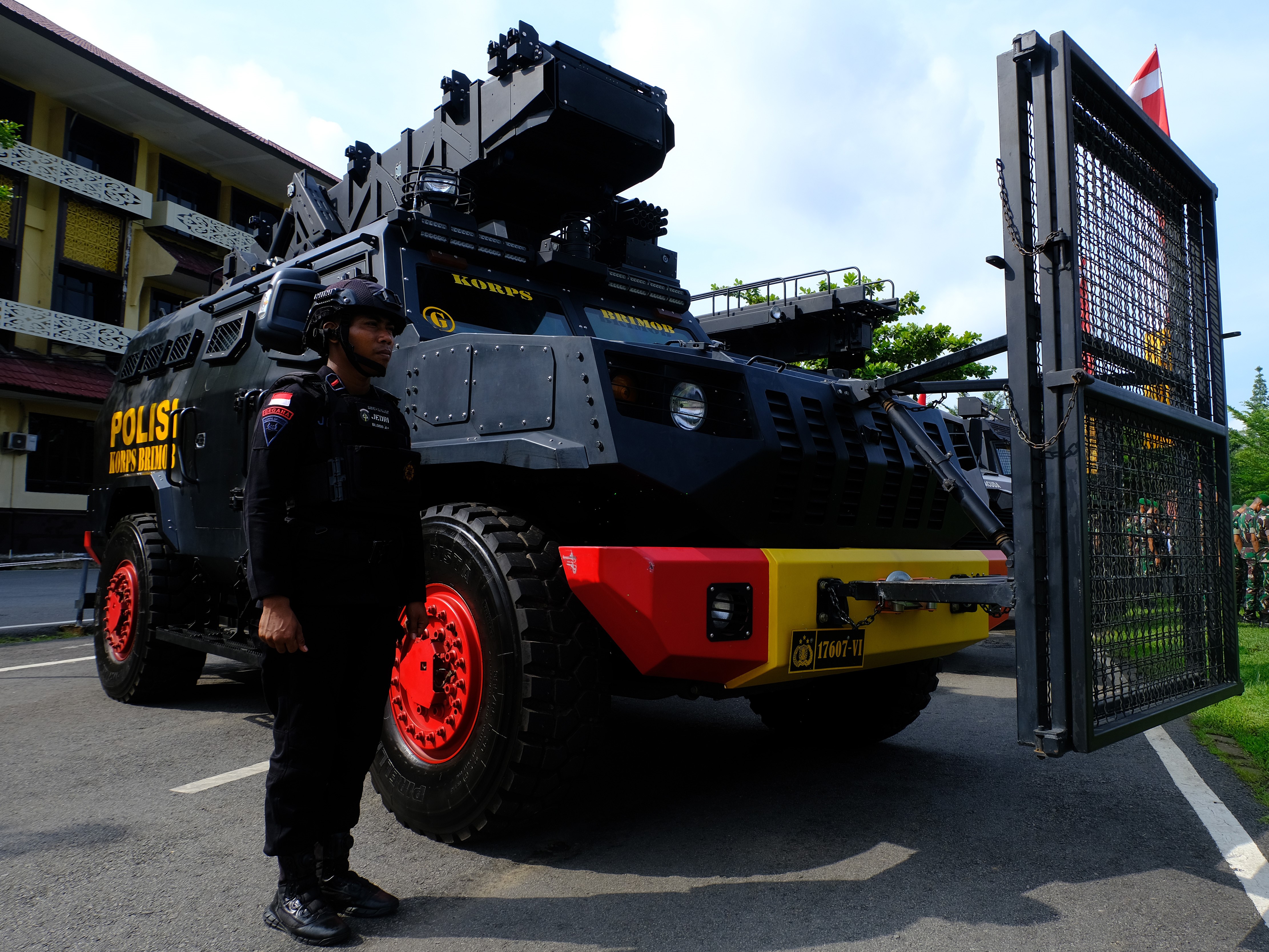 Ilustrasi kendaraan taktis polisi.