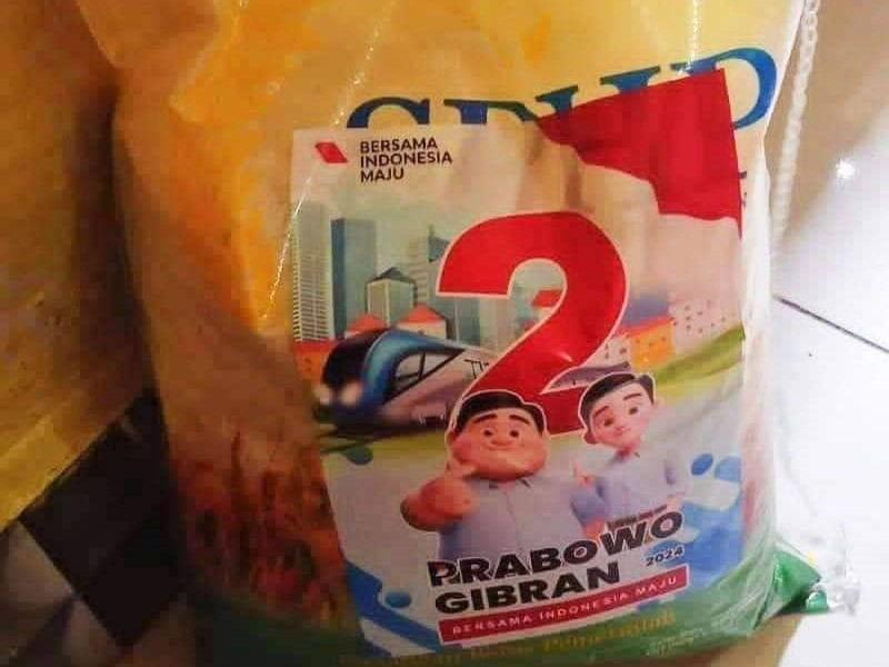 Bantuan beras berlogo Prabowo-Gibran