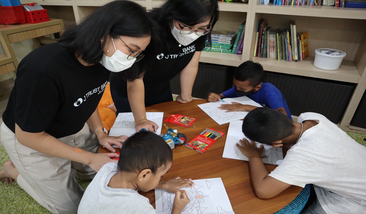 Salah satu program CSR J trust Bank