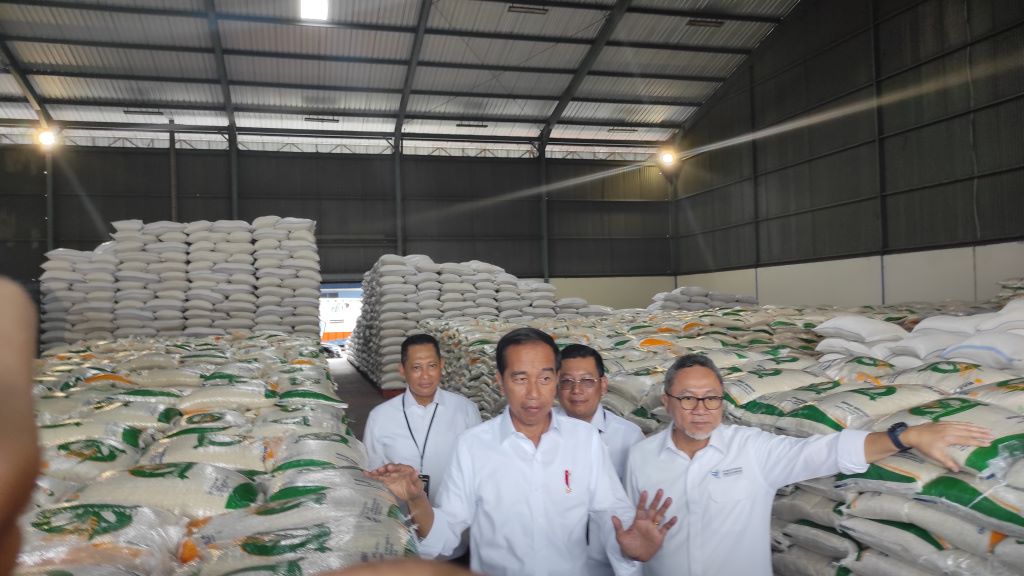 Timnas Amin Minta DPR Panggil Menteri yang Bagi-bagi Bansos