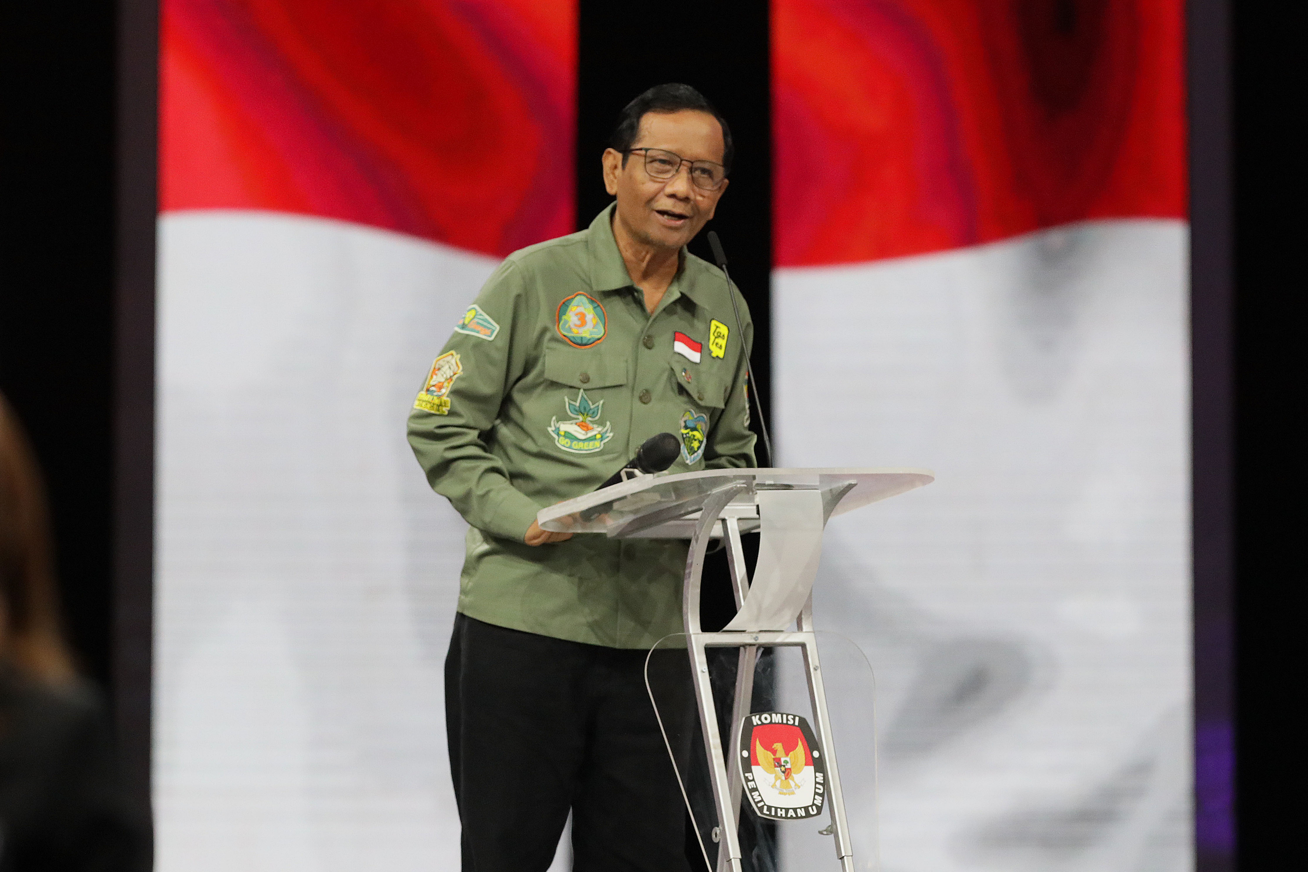  Akun Sosmed Mahfud MD Dibanjiri Kritik