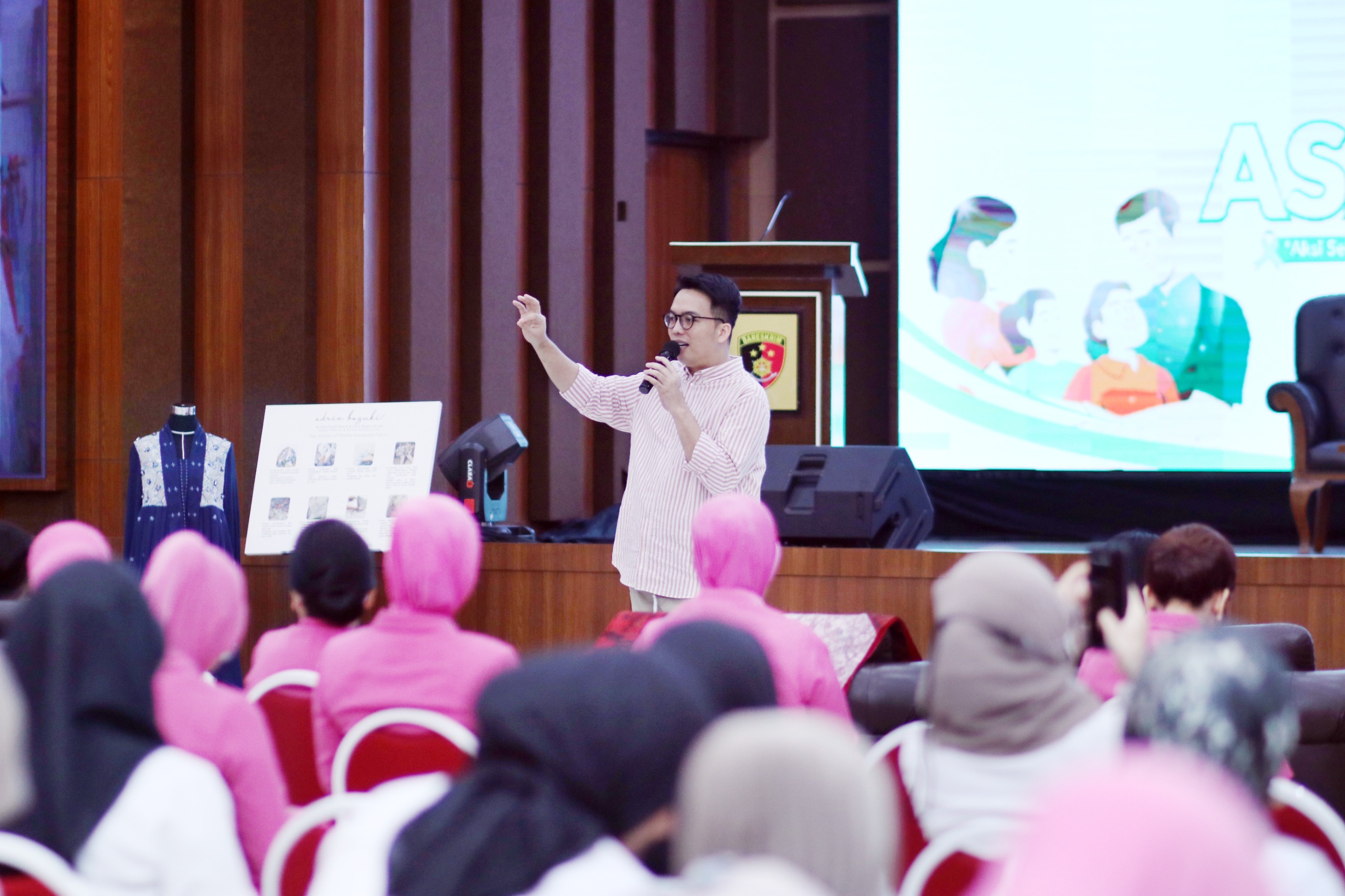 Kegiatan program TJSL PT Asabri di lingkungan Mabes Polri, Jakarta. 