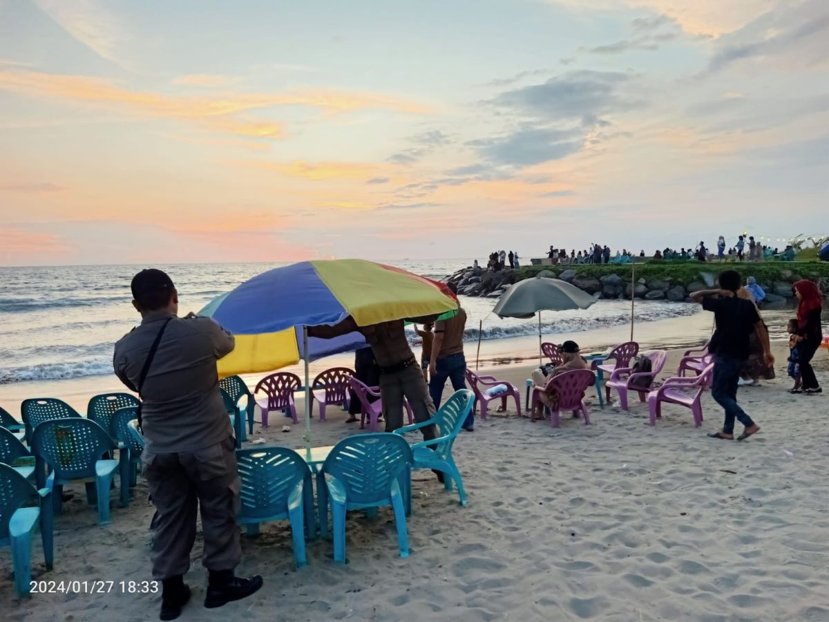 Pantai Padang, Sumatra Barat.